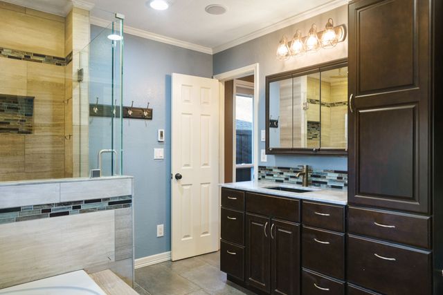 1521 Barclay Drive, Carrollton, TX 75007