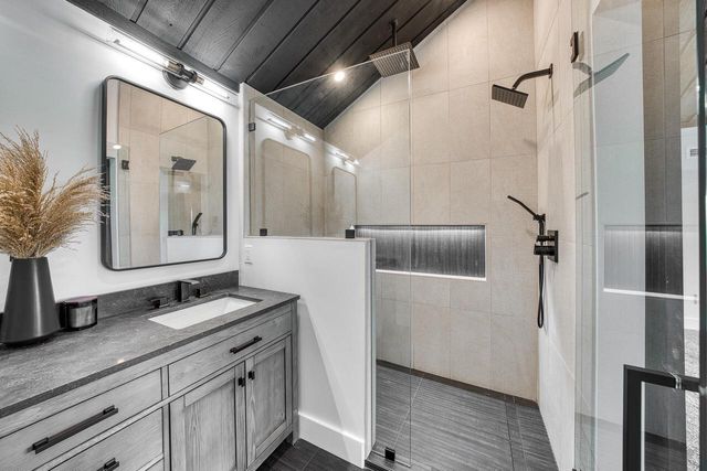 W2530 Krueger ROAD, Lake Geneva, WI 53147