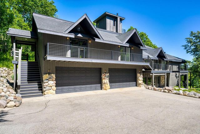 W2530 Krueger ROAD, Lake Geneva, WI 53147