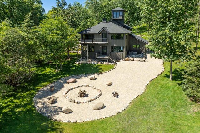 W2530 Krueger ROAD, Lake Geneva, WI 53147