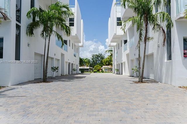 1985 Calais 3 3, Miami Beach, FL 33141