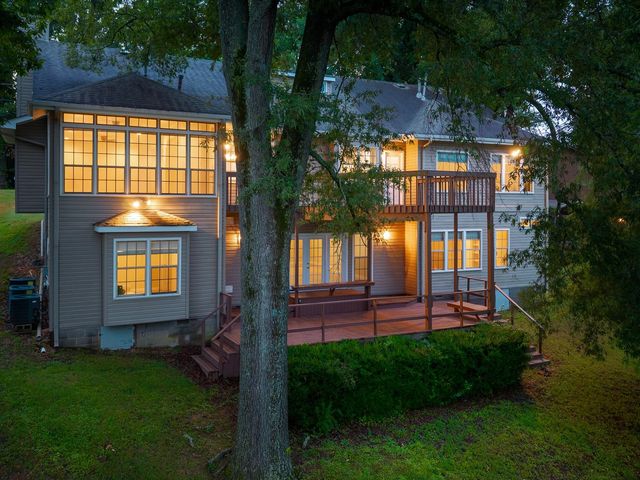 5798 N SUNSET POINT RD, Memphis, TN 38135