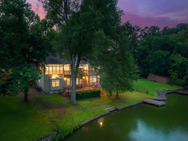 5798 N SUNSET POINT RD, Memphis, TN 38135