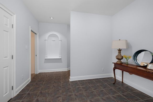 5798 N SUNSET POINT RD, Memphis, TN 38135