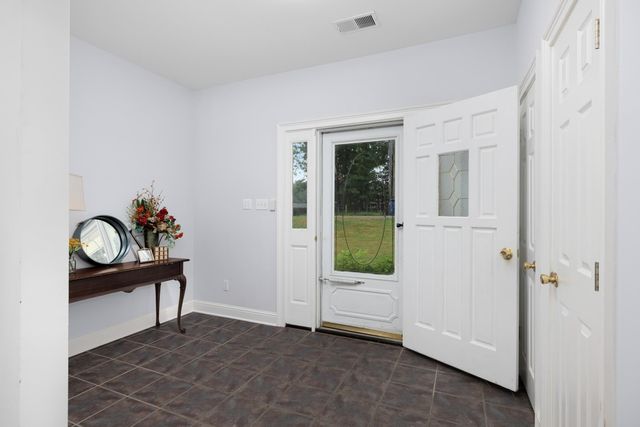 5798 N SUNSET POINT RD, Memphis, TN 38135