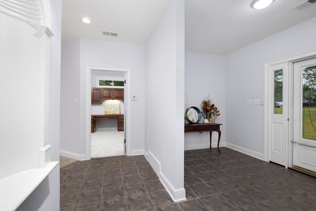 5798 N SUNSET POINT RD, Memphis, TN 38135