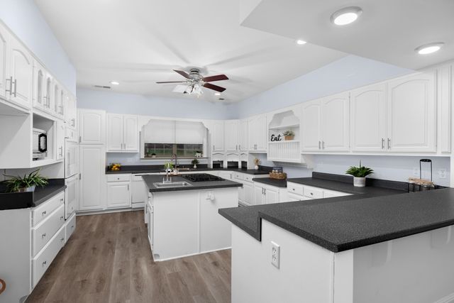 5798 N SUNSET POINT RD, Memphis, TN 38135