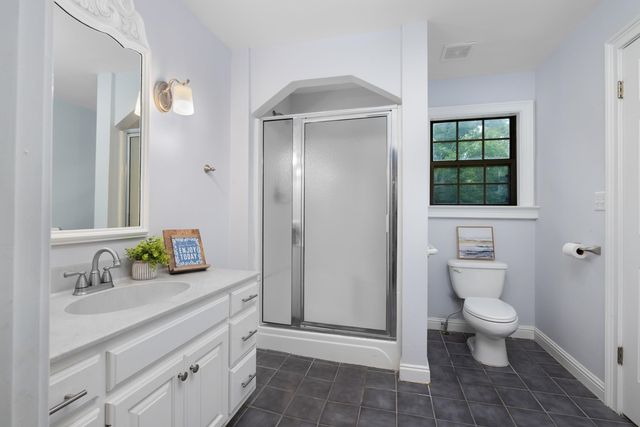 5798 N SUNSET POINT RD, Memphis, TN 38135