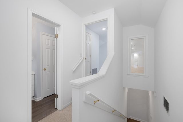 5798 N SUNSET POINT RD, Memphis, TN 38135