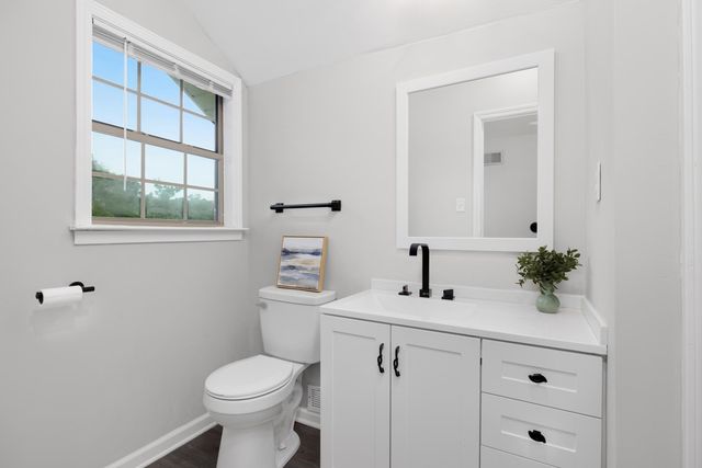 5798 N SUNSET POINT RD, Memphis, TN 38135