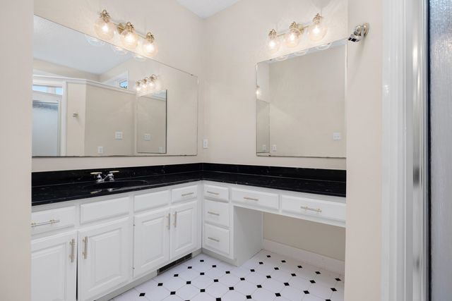 5798 N SUNSET POINT RD, Memphis, TN 38135