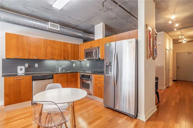 645 W 9th 301, Los Angeles, CA 90015