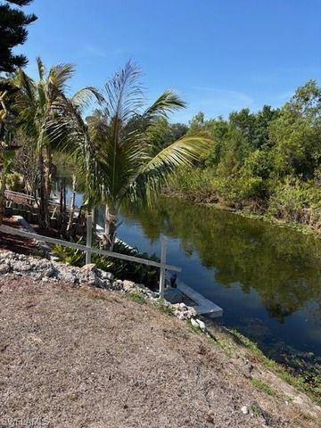 303 Wilmington PKWY, Cape Coral, FL 33993