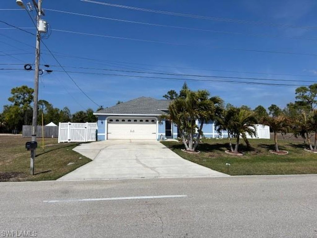 303 Wilmington PKWY, Cape Coral, FL 33993