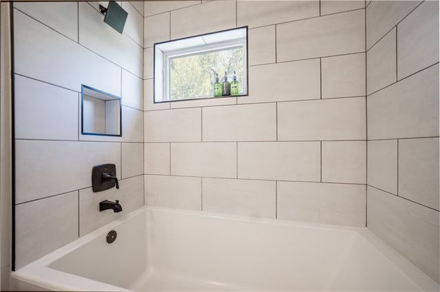 514 SE Tourmaline Mews, Bentonville, AR 72712