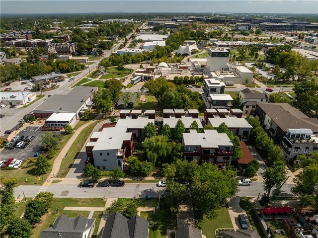 514 SE Tourmaline Mews, Bentonville, AR 72712