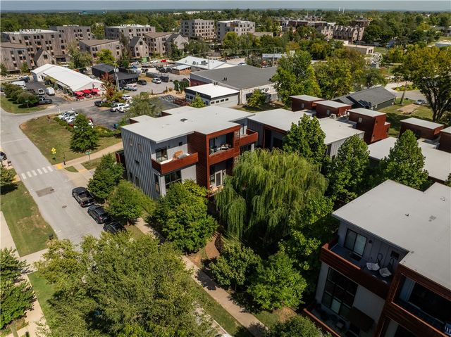 514 SE Tourmaline Mews, Bentonville, AR 72712