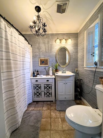 303 S Cherry St, Hamburg, AR 71646