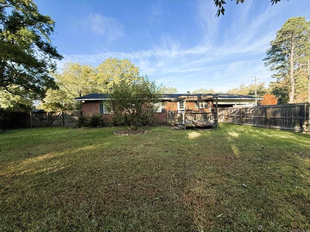 303 S Cherry St, Hamburg, AR 71646