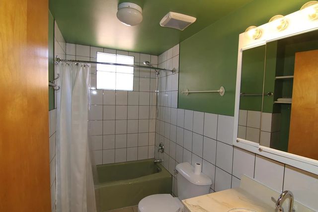 5642 W Newport Avenue, Chicago, IL 60634