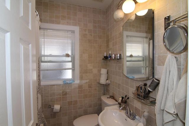 5642 W Newport Avenue, Chicago, IL 60634
