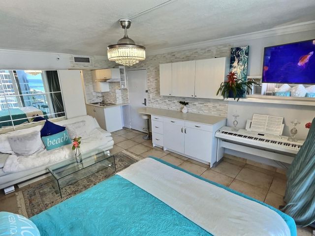 19201 Collins Avenue 809, Sunny Isles Beach, FL 33160