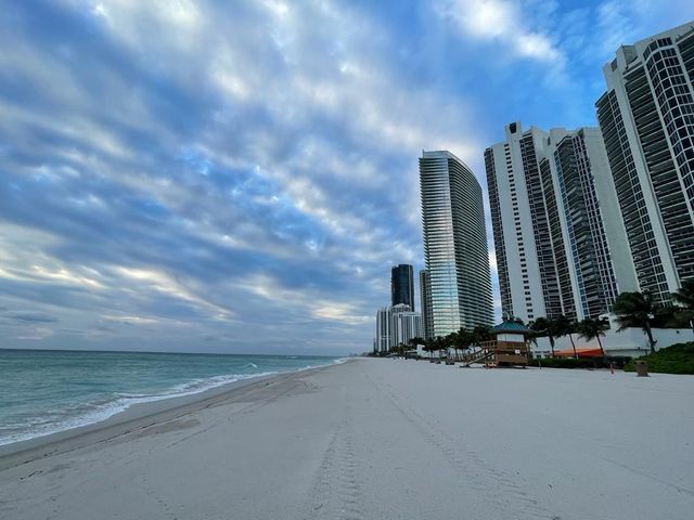 19201 Collins Avenue 809, Sunny Isles Beach, FL 33160