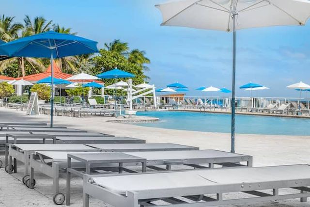 19201 Collins Avenue 809, Sunny Isles Beach, FL 33160