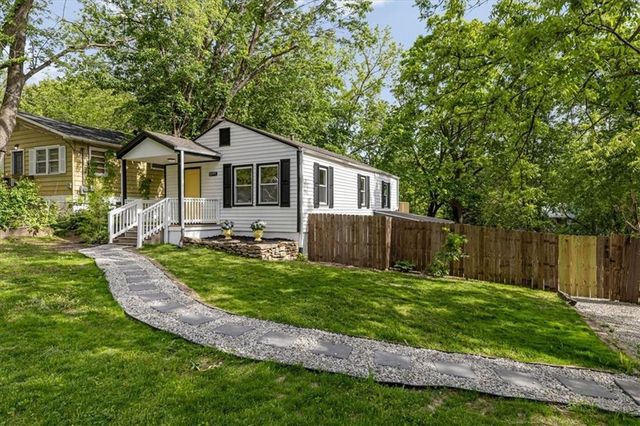 12107 Henry Street, Sugar Creek, MO 64054
