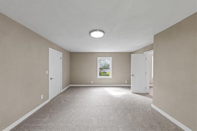 12107 Henry Street, Sugar Creek, MO 64054