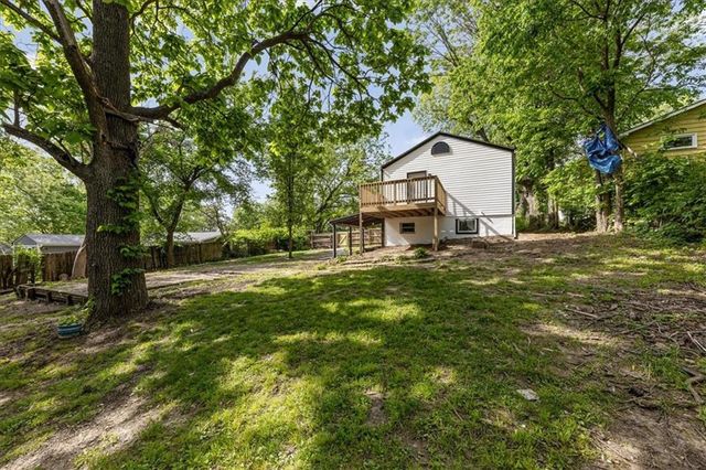 12107 Henry Street, Sugar Creek, MO 64054