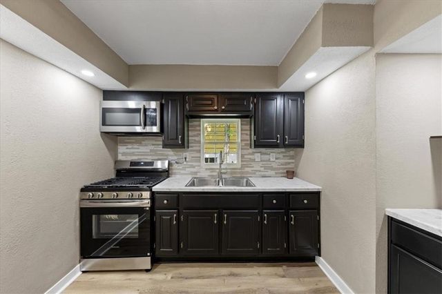 12107 Henry Street, Sugar Creek, MO 64054