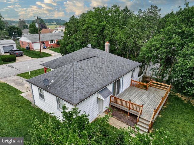 17 SCHOOLHOUSE LN, Windsor, PA 17366