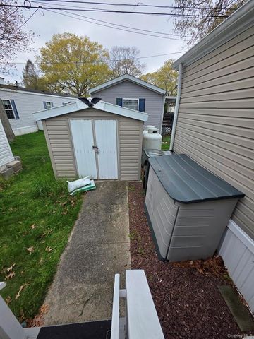 37 Hubbard Avenue 74, Riverhead, NY 11901