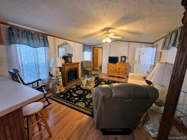 37 Hubbard Avenue 74, Riverhead, NY 11901