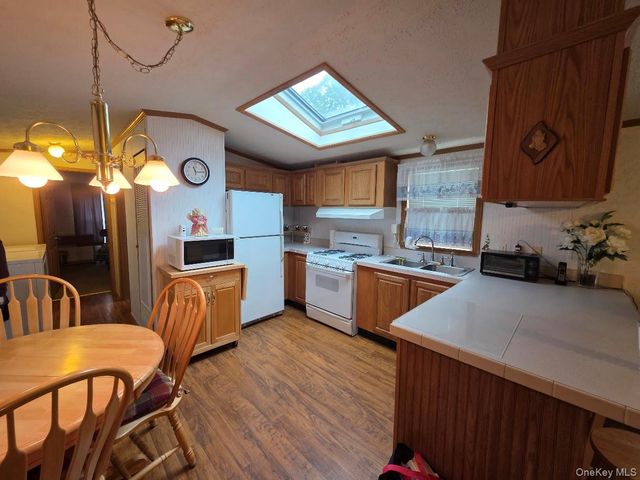 37 Hubbard Avenue 74, Riverhead, NY 11901