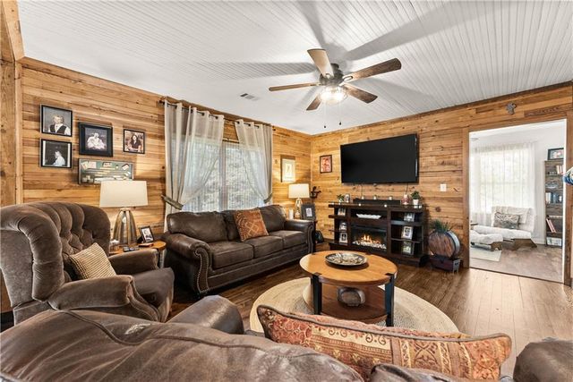 181 Forest Avenue, Toccoa, GA 30577