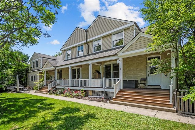 146 Towers Keep, Highland Park, IL 60035