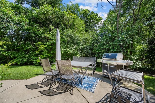 146 Towers Keep, Highland Park, IL 60035