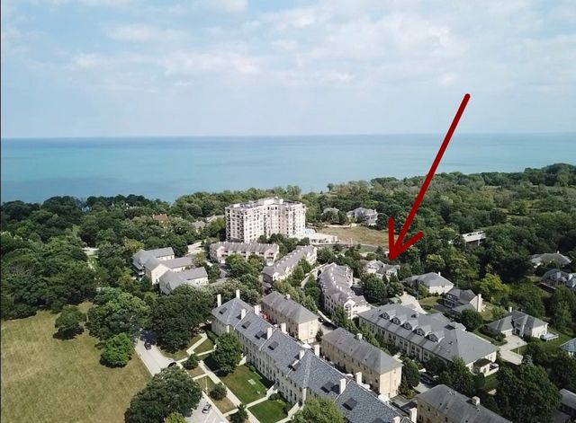 146 Towers Keep, Highland Park, IL 60035