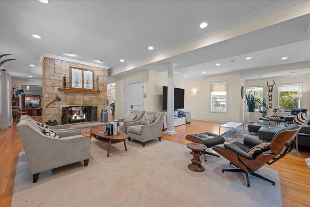 146 Towers Keep, Highland Park, IL 60035