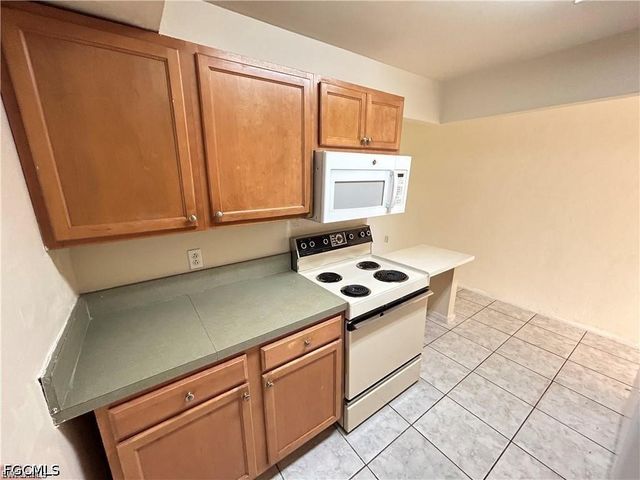 2828 Jackson ST C7, Fort Myers, FL 33901