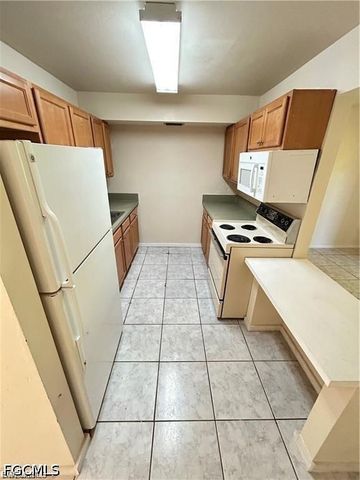 2828 Jackson ST C7, Fort Myers, FL 33901