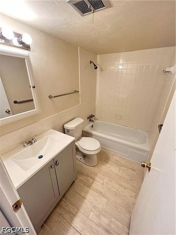 2828 Jackson ST C7, Fort Myers, FL 33901