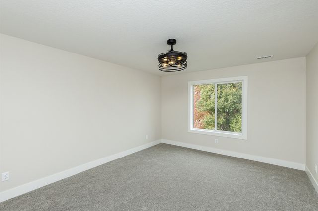 4726 Hillsdale Drive, Urbandale, IA 50322