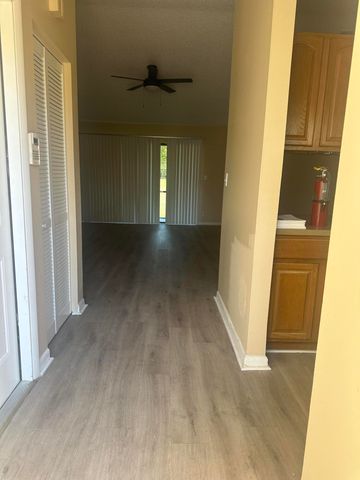 27 Kensington Lane, Boynton Beach, FL 33426