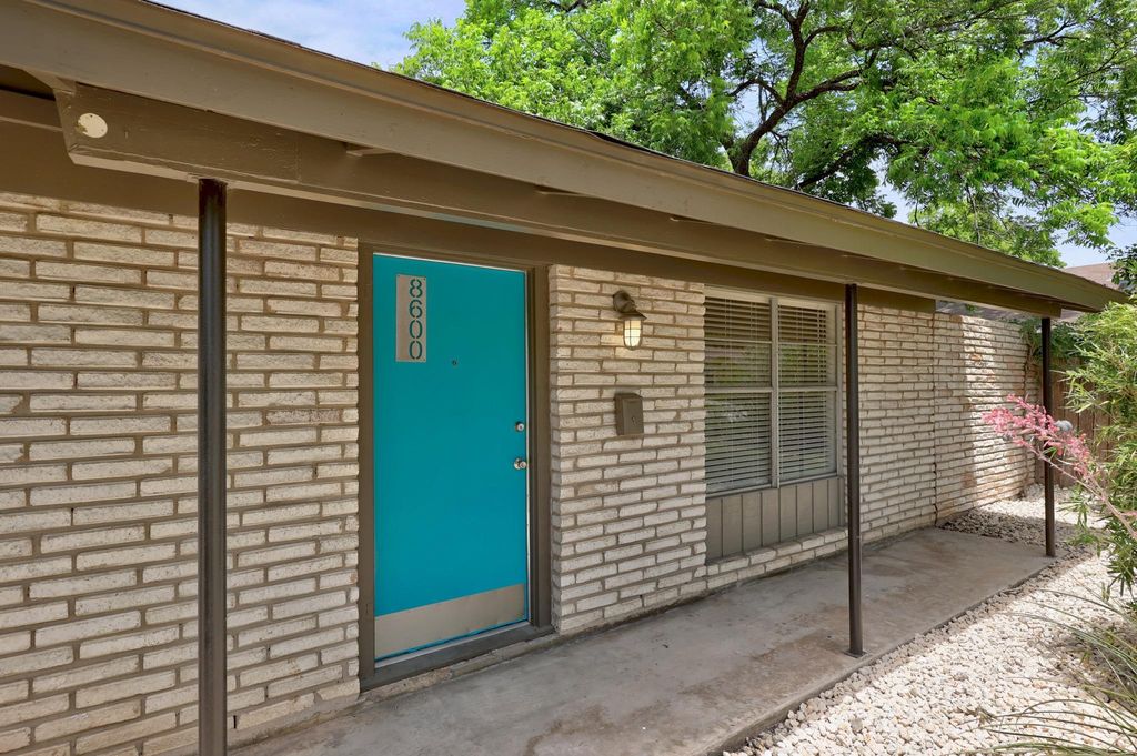 8600 Hathaway DR, Austin, TX 78757