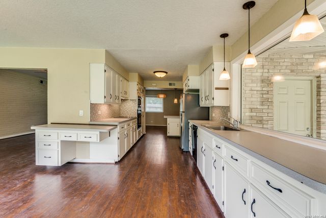 223 Beechwood, San Antonio, TX 78216