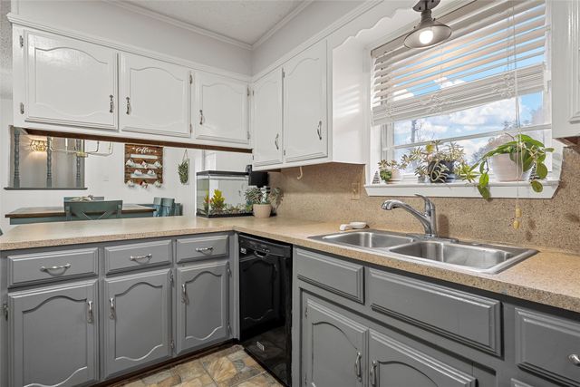 107 Woody Ray Drive, Elm Mott, TX 76640