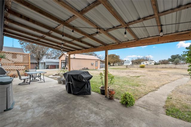 107 Woody Ray Drive, Elm Mott, TX 76640